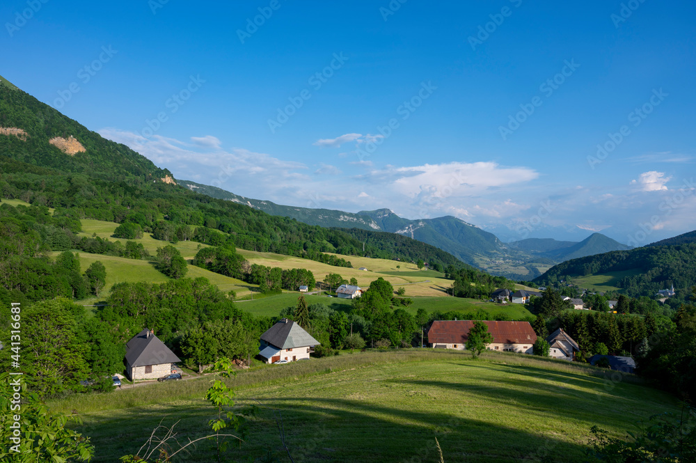 Obraz premium Paysages du Parc Naturel Régional des Bauges autour du col de Plainpalais en savoie dans les Alpes en france