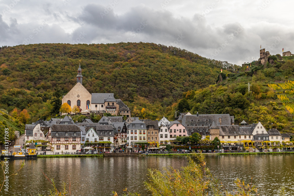 Fototapeta premium Die Stadt an der Mosel