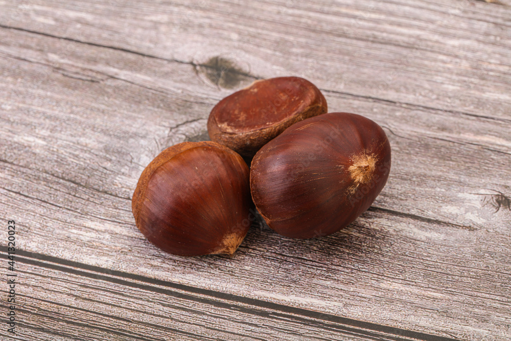 Obraz premium Organic natural sweet Chestnut heap