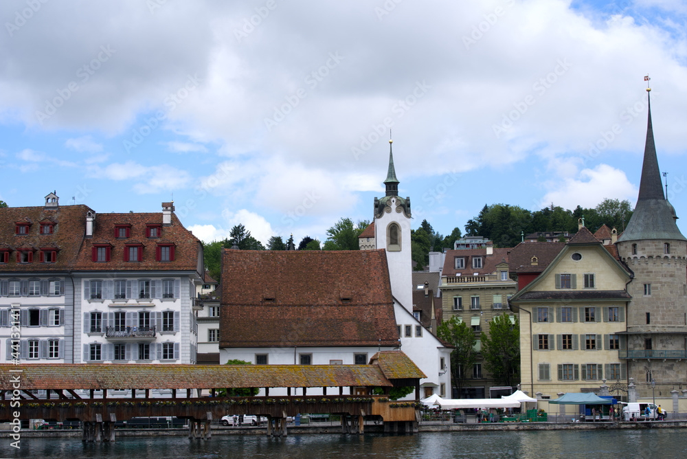Obraz premium Medieval old town of Lucerne with famous Kappelbrücke (Chapel Bridge) on a cloudy summer day with river Reuss. Photo taken June 22nd, 2021, Luzern, Switzerland.