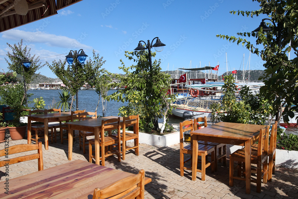 トルコ地中海地方の海辺のカフェ