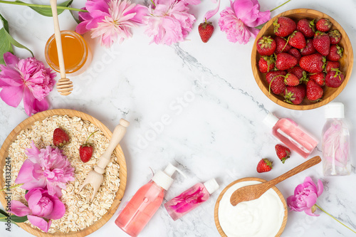 face care, strawberry mask, peonies, home beauty care, homemade strawberry mask, sour cream, honey and oatmeal