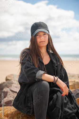 Jeune femme a la plage © cdrcom