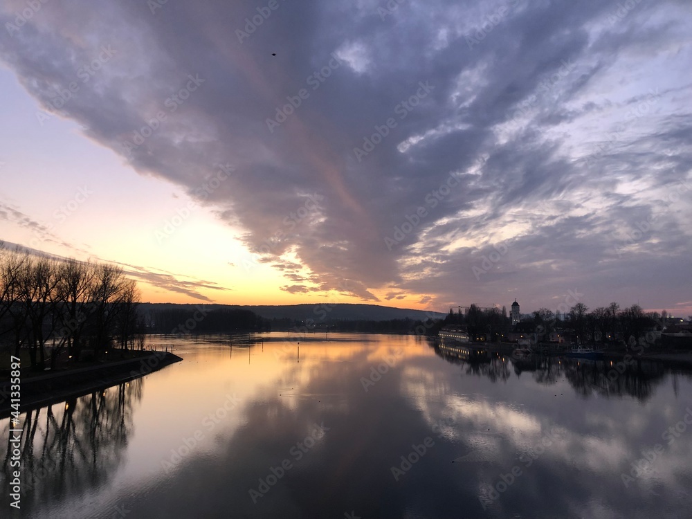 Abendhimmel am Rheinufer