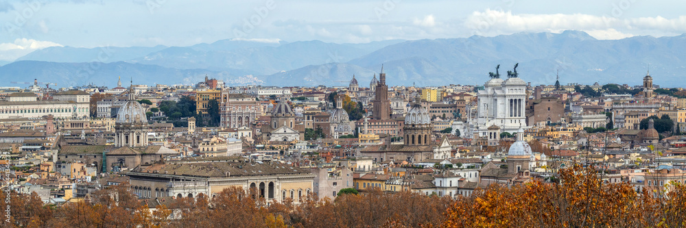 Vue panoramique sur la ville de Rome depuis la colline du Janicule