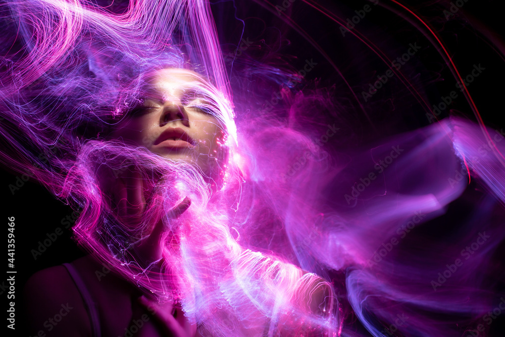 lightpainting portrait, new art direction, long exposure photo without photoshop, light drawing at long exposure
lightpainting portrait, new art direction, long exposure photo without photoshop, light drawing at long exposure