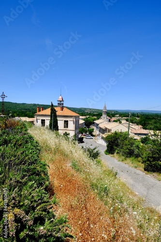 VILLAGE SE MONTÉSEGUR SUR LAUZON DRÔME FRANCE