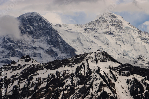 Imposante Schweizer Bergriesen; Blick vom Wannichnubel auf Eiger und Mönch, davor Oberberghorn und Daube