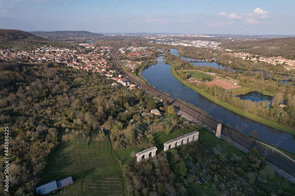 Vue Aérienne de l'Aqueduc Romain à Ars-sur-Moselle (Moselle France)