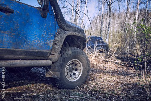 The 4x4 SUV pulls out a friend in the mud. Extreme competitions on off-road vehicles