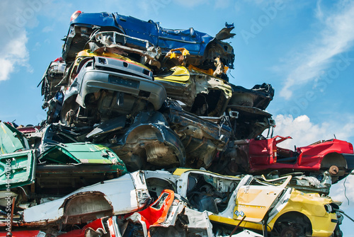 Billede på lærred Pile of crushed junk cars on scrapyard