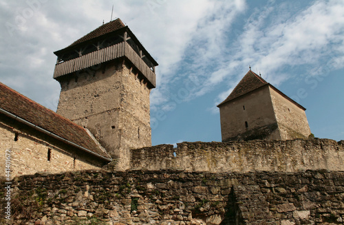 Sredniowieczny zamek w wiosce Biertan w Rumunii photo
