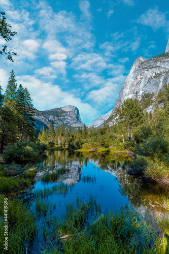 Fototapeta Naklejka Na Ścianę i Meble -  Reflections in the water of the Yosemite Mountains in Mirror lake, Yosemite. California, United States