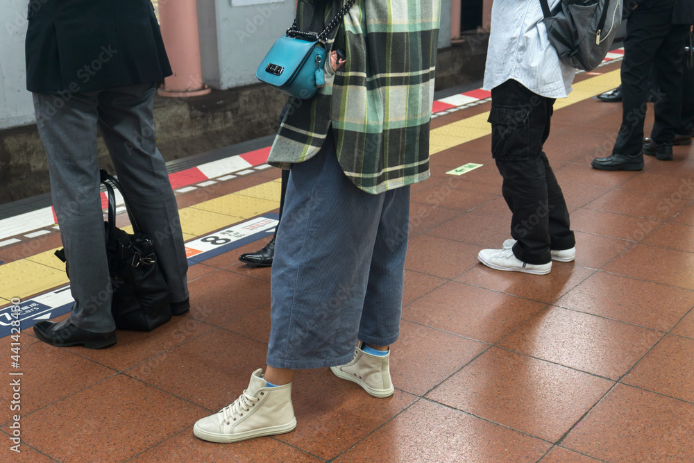 電車待ち ホーム 電車待ち ホーム