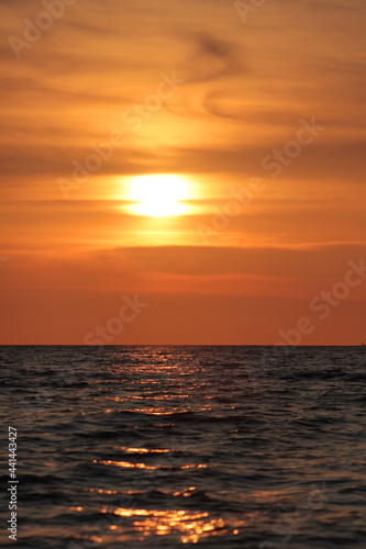 Evening sun over the tropical sea with waves © Николай Григорьев