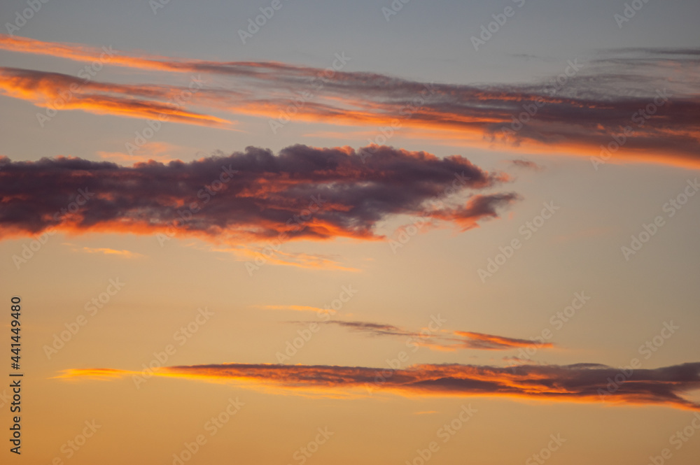 Obraz premium Beautiful orange sky during dusk