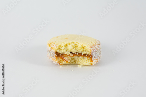 alfajor de maicena , postre tipico de argentina 