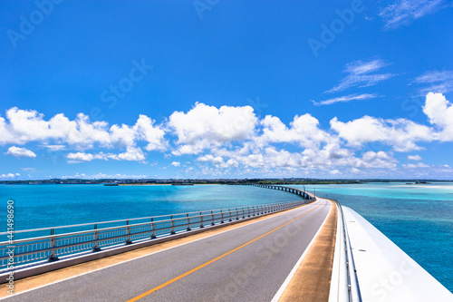 沖縄県宮古島、青空と伊良部大橋・日本