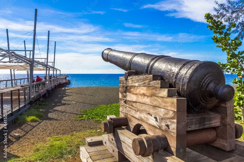 Canon et embarcadère touristique , Saint-Paul, île de la Réunion 