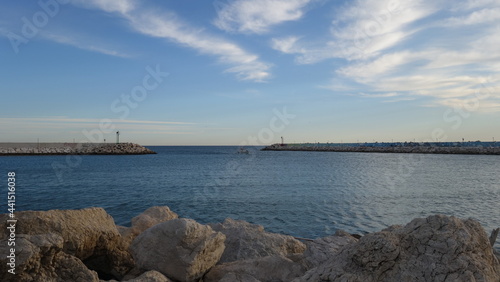 Barca che entra al porto di Pesaro
