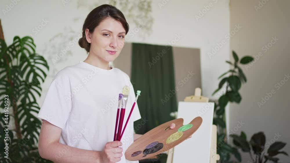 Portrait of an artist. A talented successful woman. Inspiration artwork. 4K 10 bit. Portrait of an artist. A talented successful woman. Inspiration artwork. 4K 10 bit.