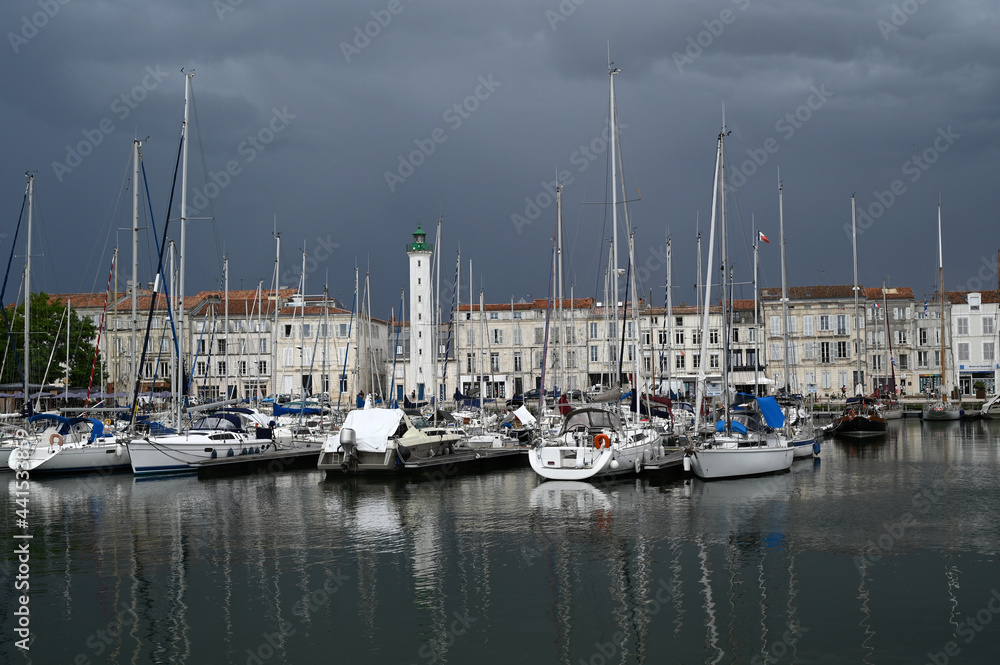 Port et phare du quai Valin à La Rochelle