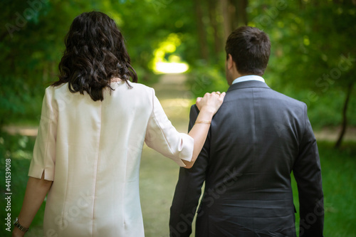 couple kissing in park