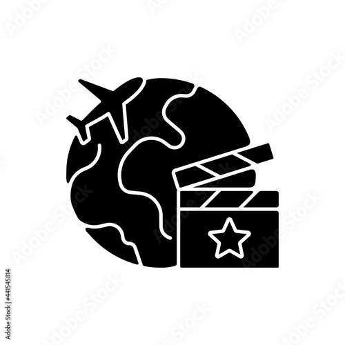 Setjetting tourism black glyph icon. Location hunting for movie shooting. Visit foreign country for filmmaking. Travel industry category. Silhouette symbol on white space. Vector isolated illustration