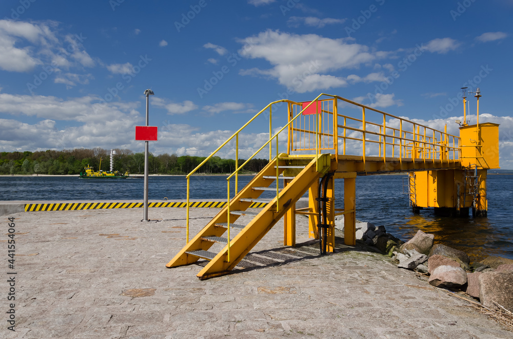 NAVIGATION OBJECT - Seaport infrastructure installed on the breakwater NAVIGATION OBJECT - Seaport infrastructure installed on the breakwater