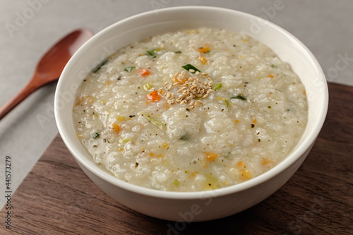 Vegetable porridge made by boiling vegetables and rice
