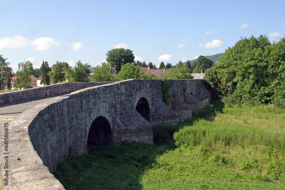 Obraz premium Marmont Bridge, an old stone bridge in Ostarije, Croatia