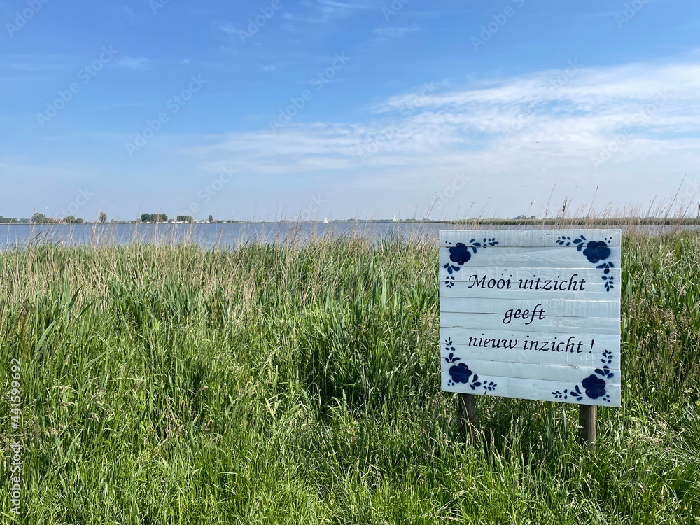 Qoute sign at a lake around Nijhuizum