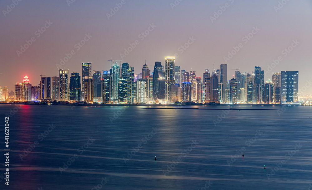 Fototapeta premium city skyline at dusk