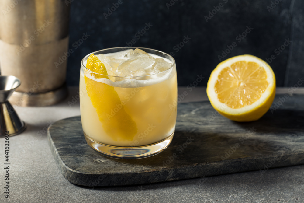 Fototapeta premium Boozy Refreshing Scotch Sour