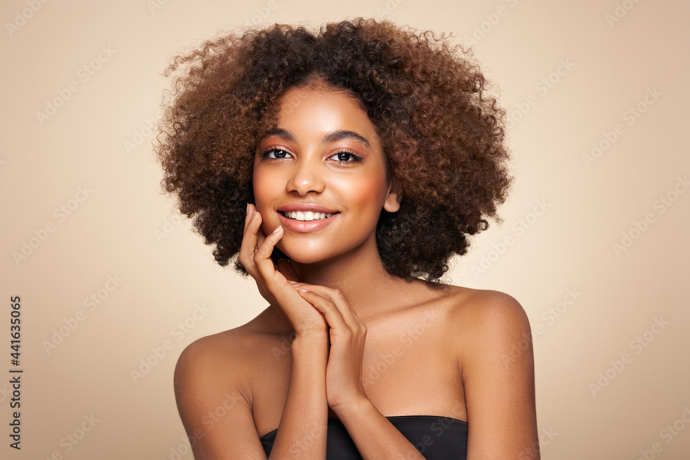 Beauty portrait of African American girl with afro hair. Beautiful black woman. Cosmetics, makeup and fashion - obrazy, fototapety, plakaty 
