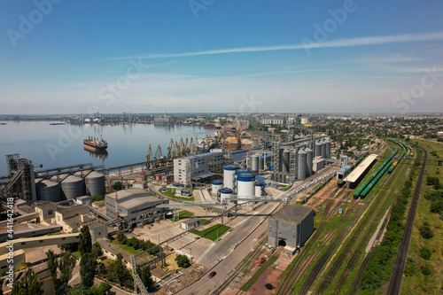 Schilderij op canvas Bulk Terminal of port Mykolaiv and city view from sky