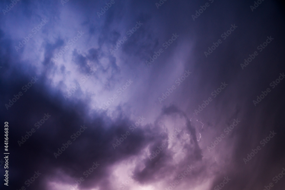 Gewitterwolken mit Blitz Gewitterwolken mit Blitz