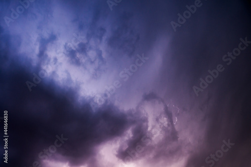 Gewitterwolken mit Blitz