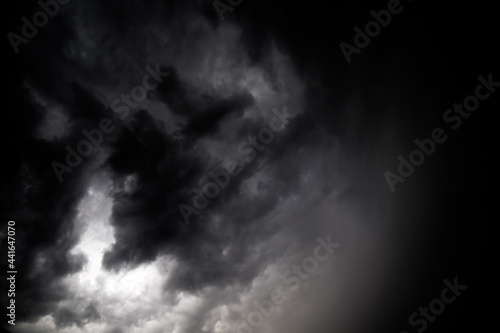 Gewitterwolken mit Blitz © Mathias Karner