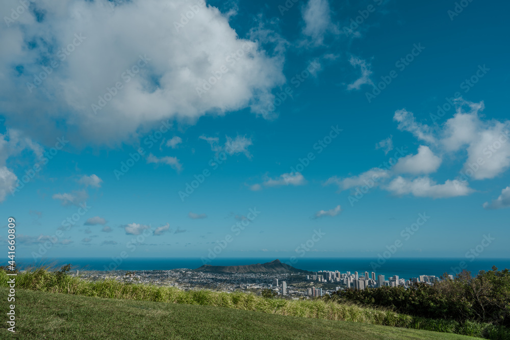 Tantalus Lookout - Puu Ualakaa State Park, Honolulu, Oahu, Hawaii. Pu'u Ualaka'a is a forested area which sits on a cinder cone close to downtown Honolulu. Tantalus Lookout - Puu Ualakaa State Park, Honolulu, Oahu, Hawaii. Pu'u Ualaka'a is a forested area which sits on a cinder cone close to downtown Honolulu.