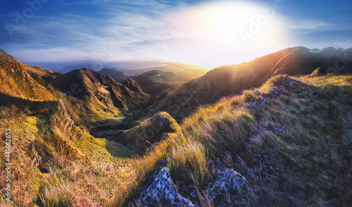 Paisaje panorámico al atardecer en cerro chame Panamá / Panoramic landscape at sunset in Cerro Chame Panama 	

