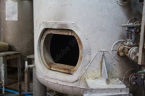 Confined tank