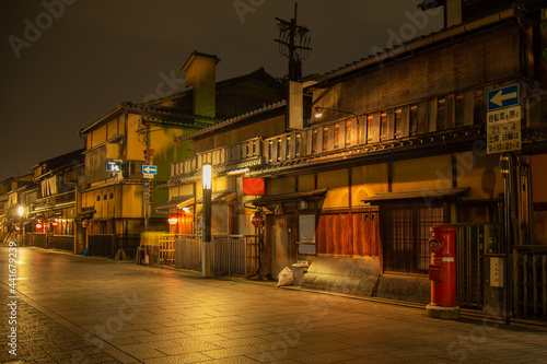 京都観光-花見小路の夜景