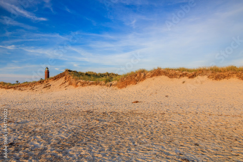 An den Dünen mit Leuchtturm