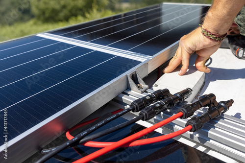 Foto Solar panels on the roof of a camper van