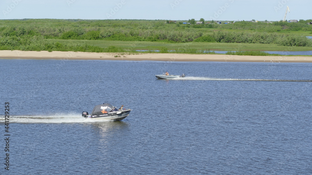 Obraz premium naryan-mar. Nenets Autonomous Okrug. Russia. 06.26.2021. summer navigation on the Pechora river 