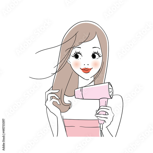 ドライヤーで髪を乾かす女性
