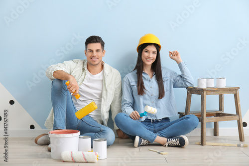 Young couple with rollers, ...