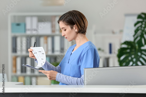 Female receptionist with cl...