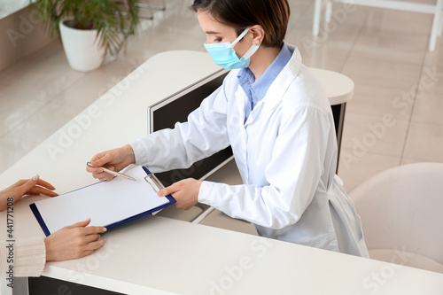 Female medical assistant wo...